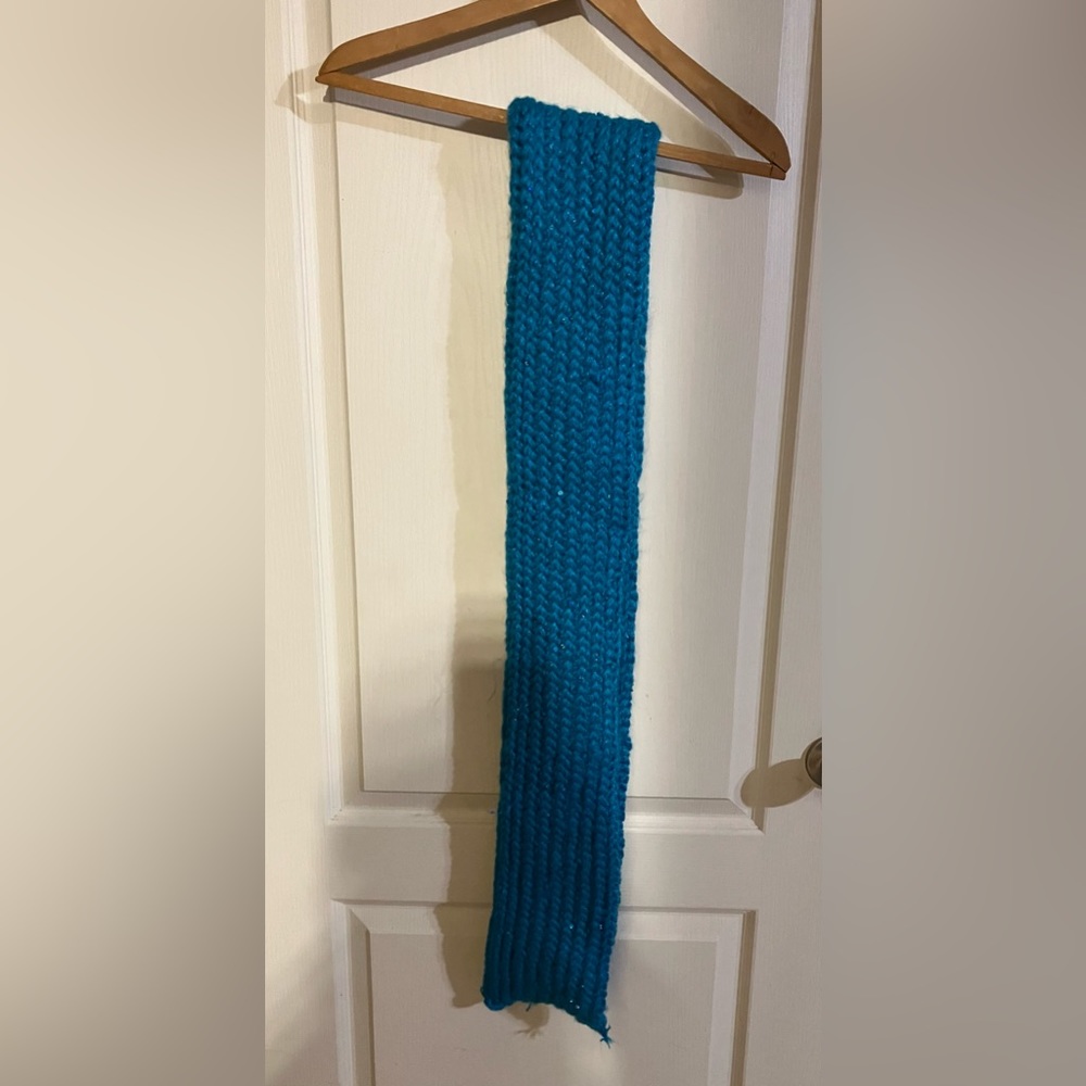 Handcrafted scarf, new, color turquoise.